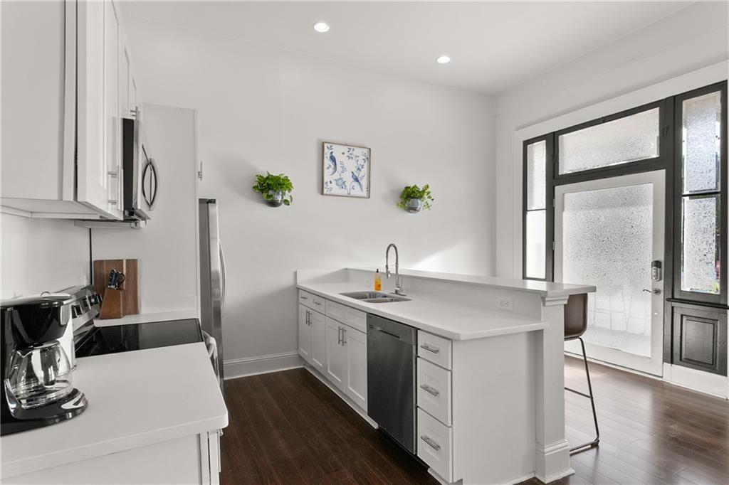 837-839 Jackson Avenue