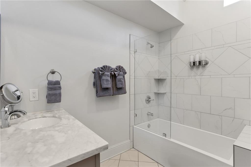 837-839 Jackson Avenue