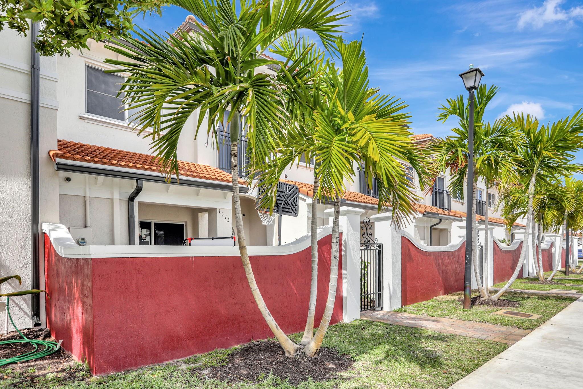 Homes for sale in Lauderdale Lakes, FL | 3513 Nw 29th Ct, Lauderdale Lakes, FL 33311 | MLS# F10499392