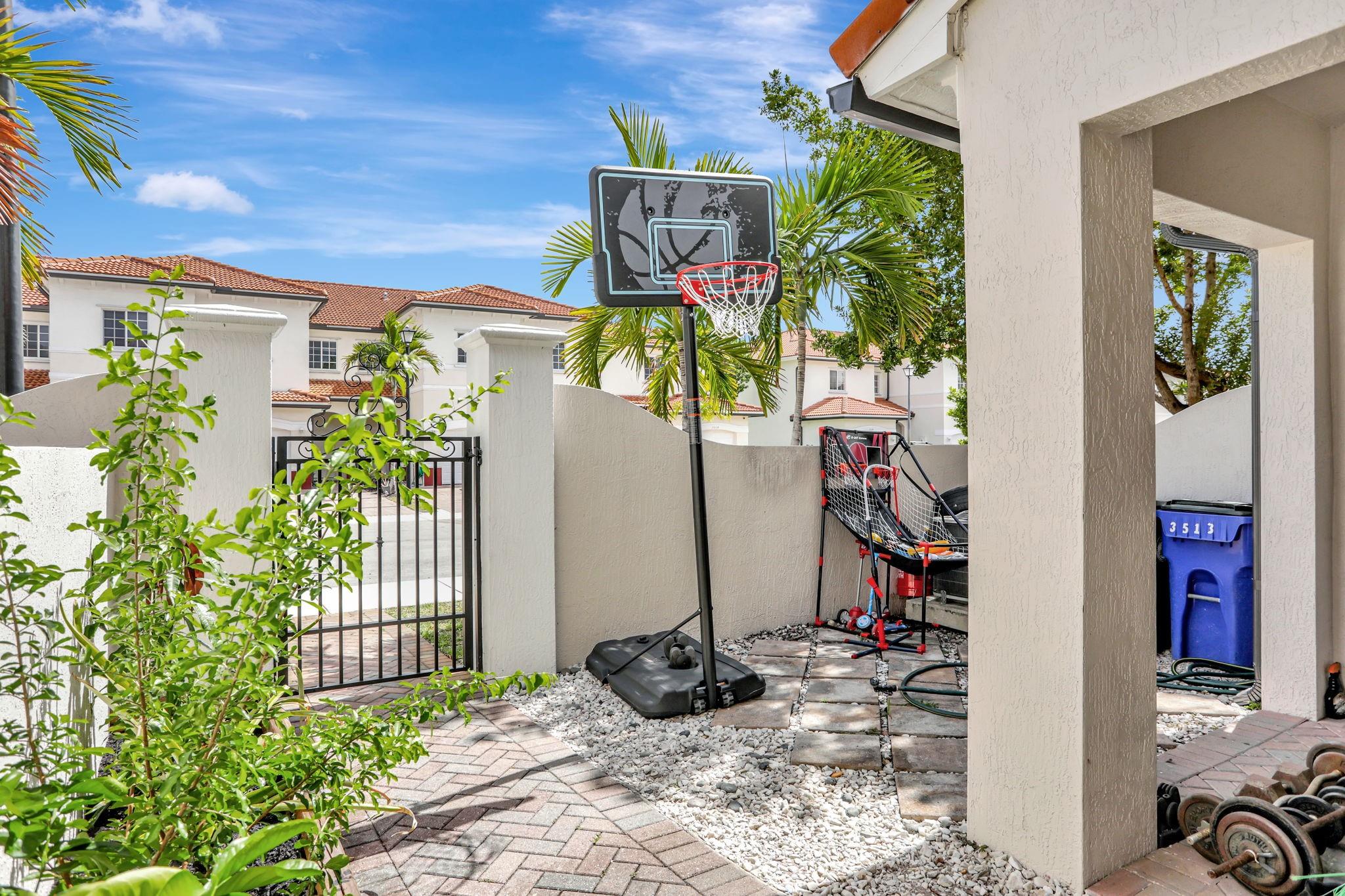 Homes for sale in Lauderdale Lakes, FL | 3513 Nw 29Th Ct, Lauderdale Lakes, FL 33311 | MLS# F10499392