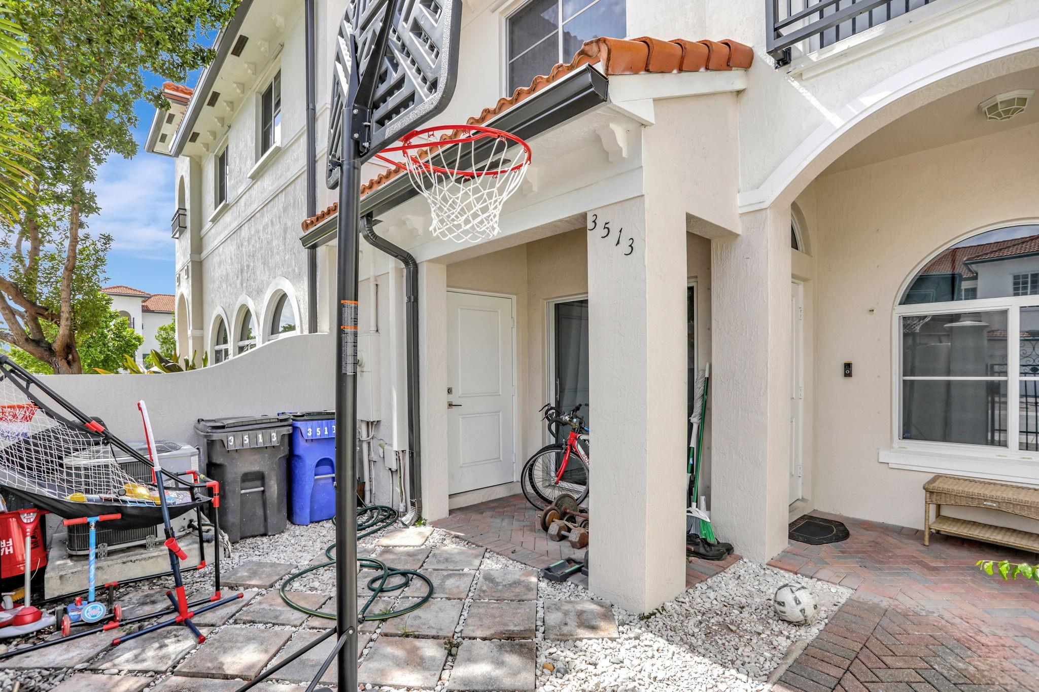 Homes for sale in Lauderdale Lakes, FL | 3513 Nw 29Th Ct, Lauderdale Lakes, FL 33311 | MLS# F10499392