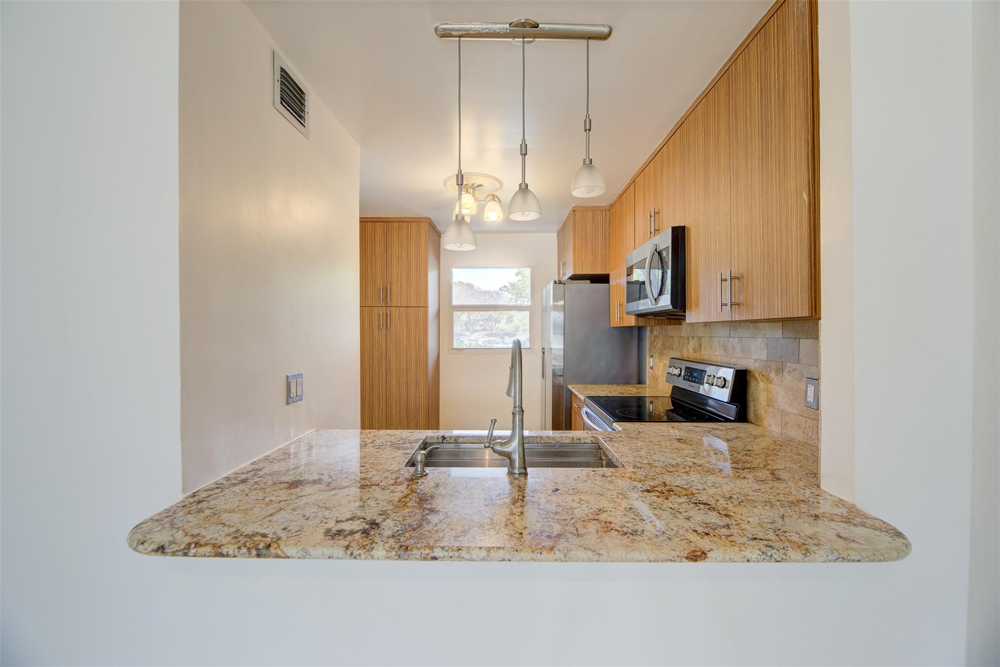 Homes for sale in Oakland Park, FL | 113 Royal Park #1H, Oakland Park, FL 33309 | MLS# F10500248