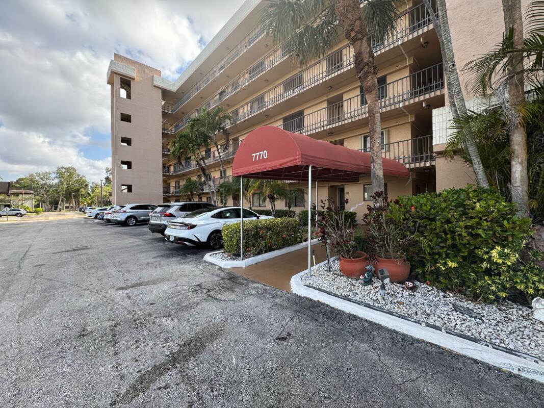 Homes for sale in Lake Worth, FL | 7770 Tahiti Lane #501, Lake Worth, FL 33467 | MLS# R11085263