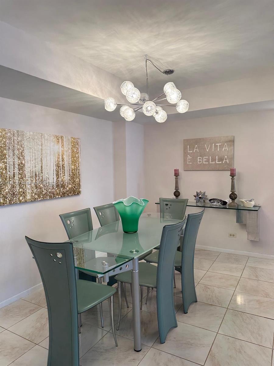 Winston Towers 400 Condo