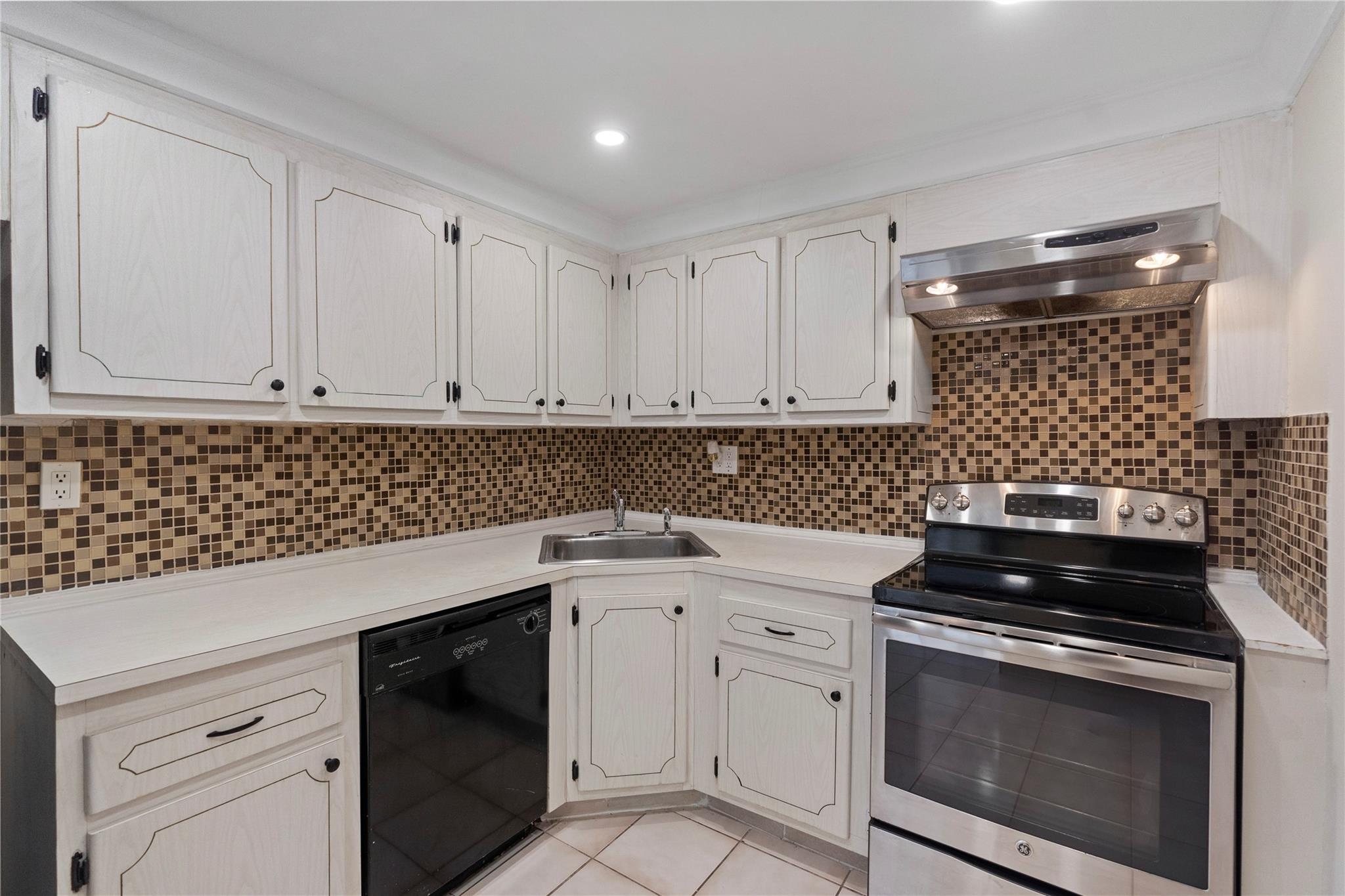 Homes for sale in North Miami, FL | 2100 Sans Souci Blvd #1410, North Miami, FL 33181 | MLS# F10500384