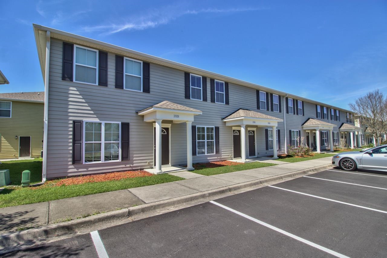2003  Bloomington Avenue 8 unit Building, Tallahassee, FL, 