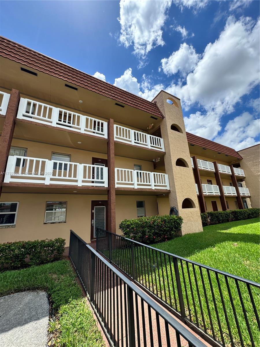 Sunrise Lakes 90 Condo