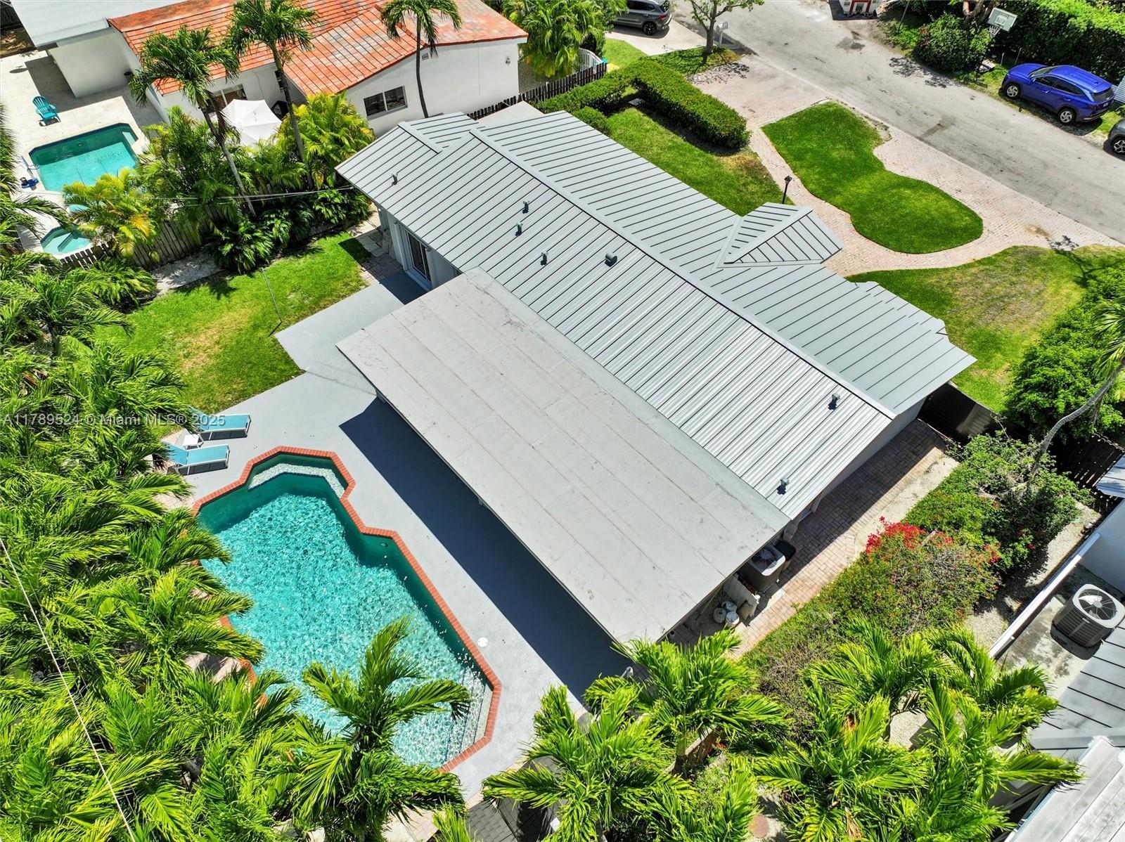 255 Ridgewood Rd Key Biscayne, FL 33149
