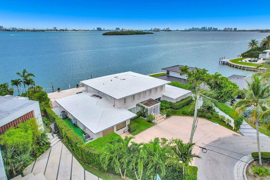 House for Sale in North Miami, FL