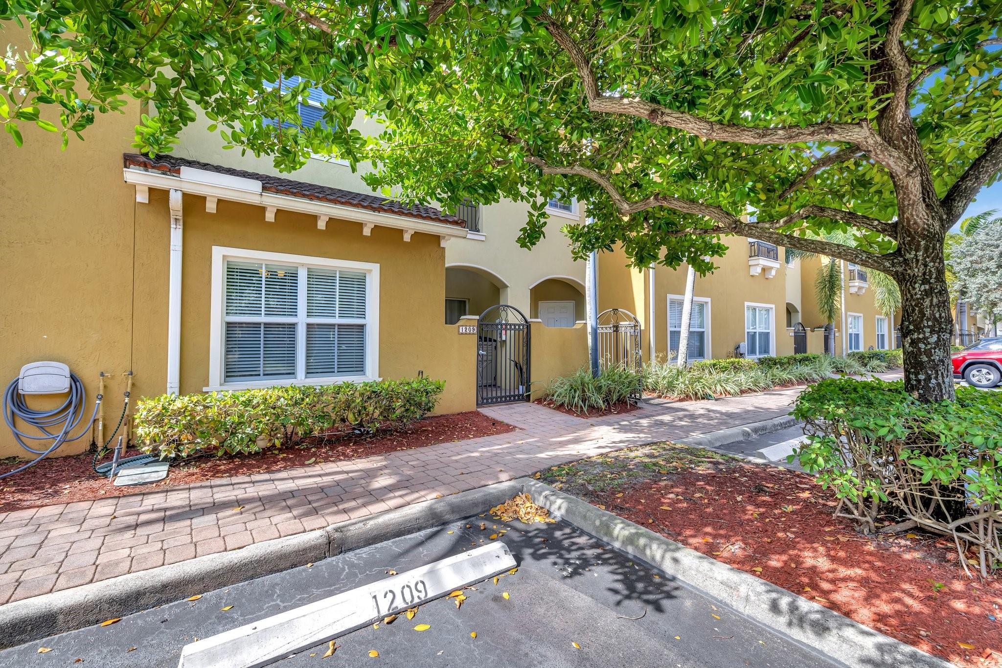 Homes for sale in Tamarac, FL | 2851 W Prospect Rd #1209, Tamarac, FL 33309 | MLS# F10500749