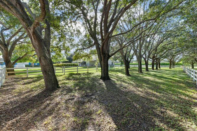 Homes for sale in Wellington, FL | 2760 Appaloosa Trail, Wellington, FL 33414 | MLS# R11086328