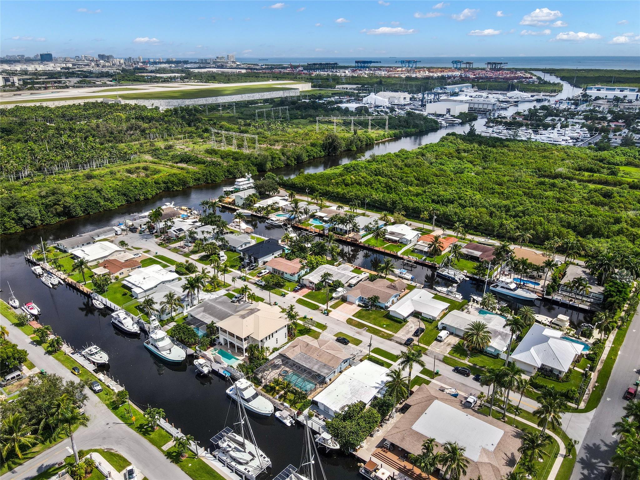 No fixed bridges/No height limits - 20 minutes to open water (Port Everglades)