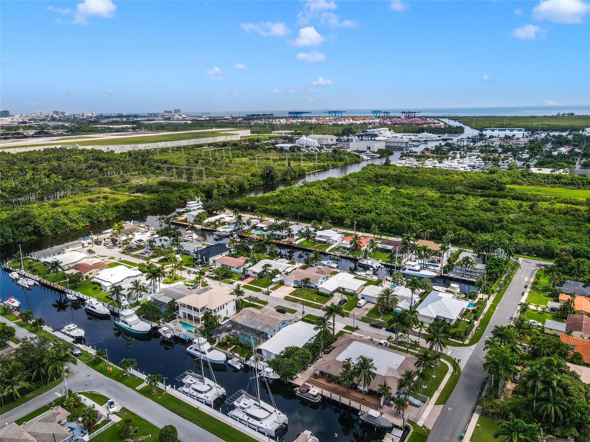 No fixed bridges/No height limits - 20 minutes to open water (Port Everglades)