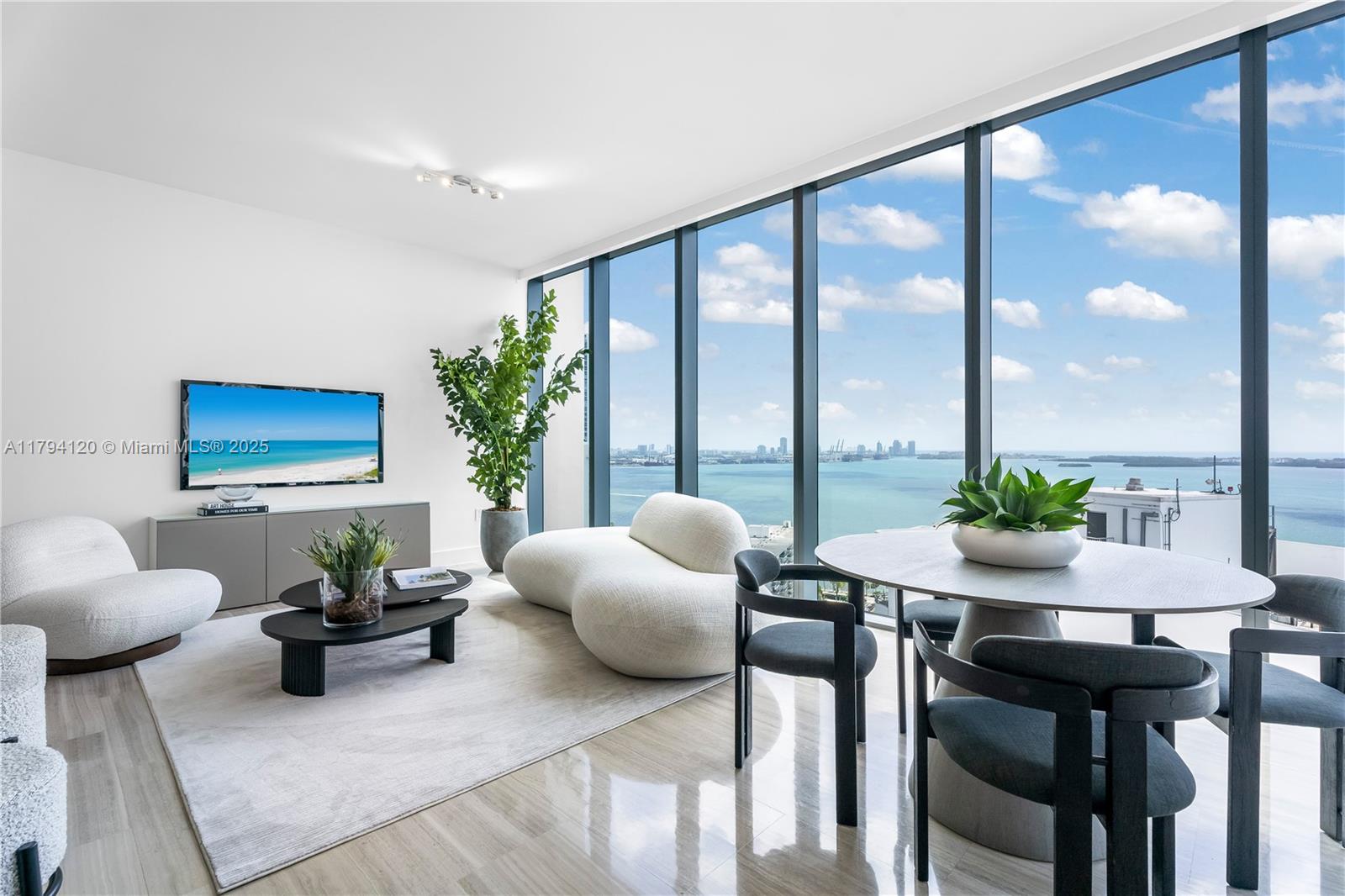 Condo for Sale in Miami, FL
