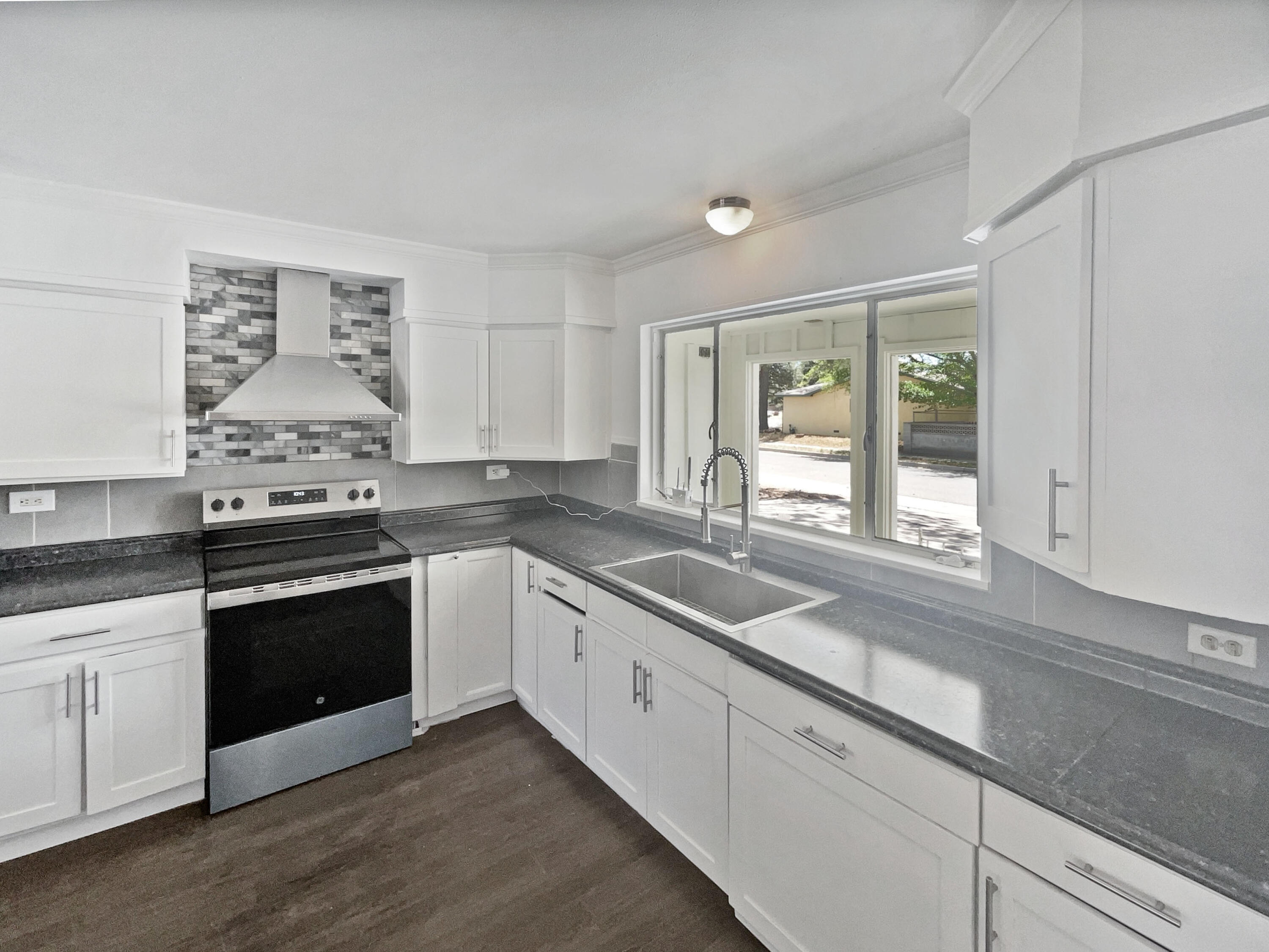7001 EDWINA Avenue NE Kitchen