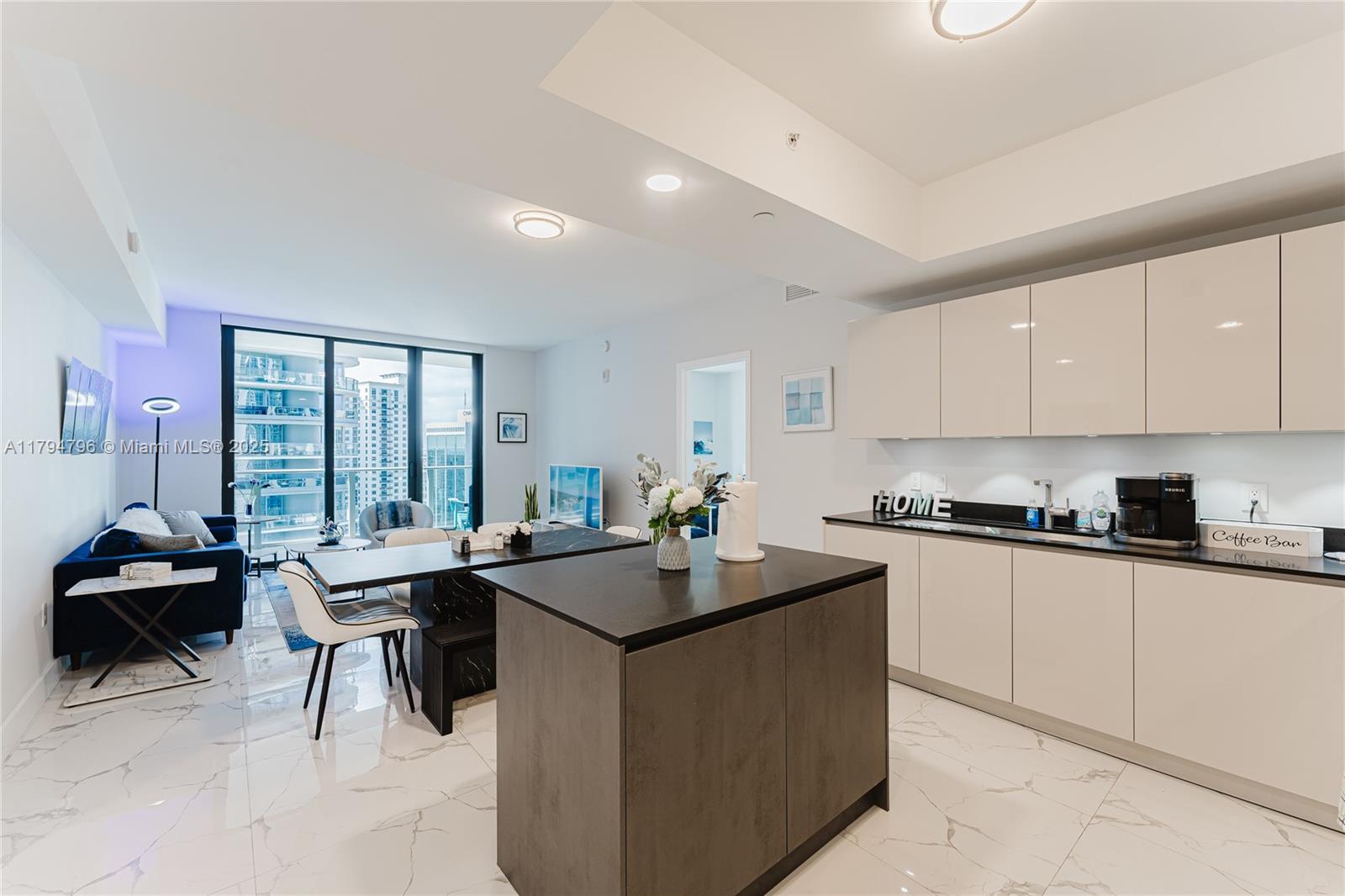 Condo for Sale in Miami, FL
