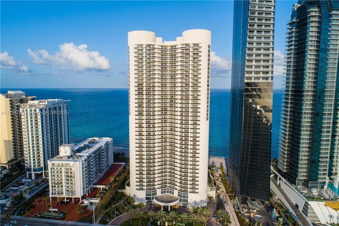 Apartamento à Venda em Sunny Isles Beach, FL
