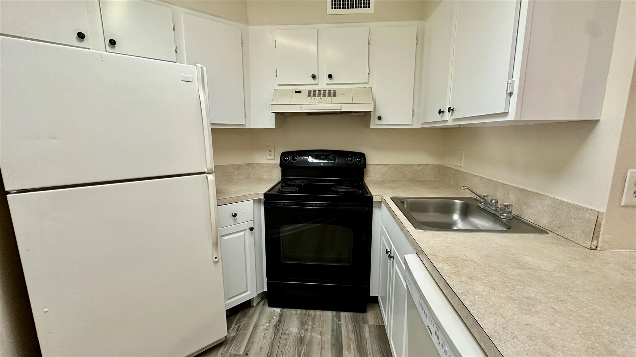 Homes for sale in Oakland Park, FL | 211 Lake Pointe Dr #110, Oakland Park, FL 33309 | MLS# F10501818