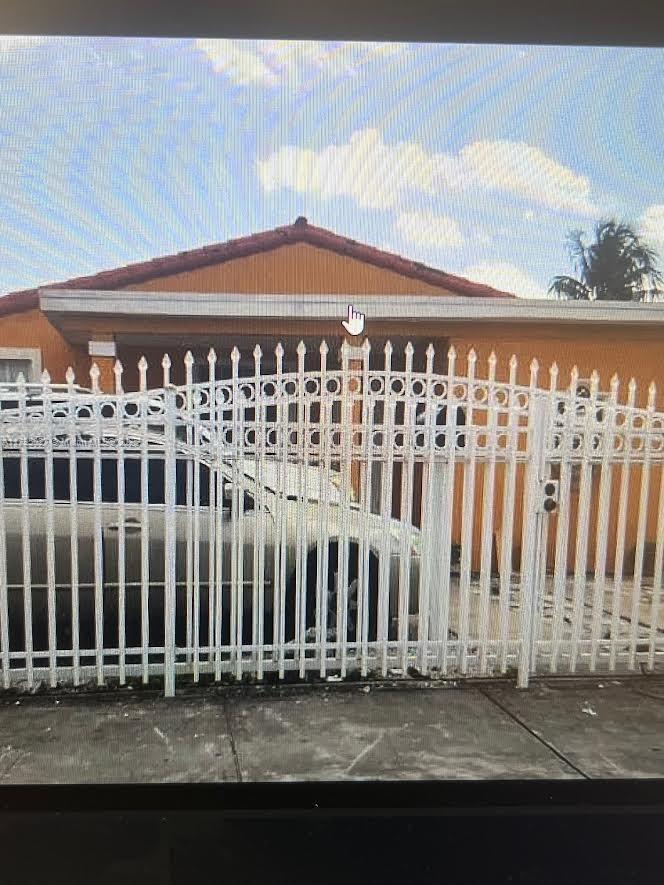 House for Sale in Hialeah, FL