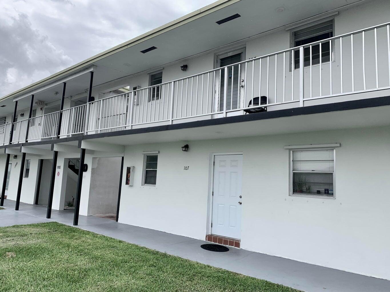 Homes for sale in Boynton Beach, FL | 1113 Lake Terrace, Boynton Beach, FL 33426 | MLS# R11087885