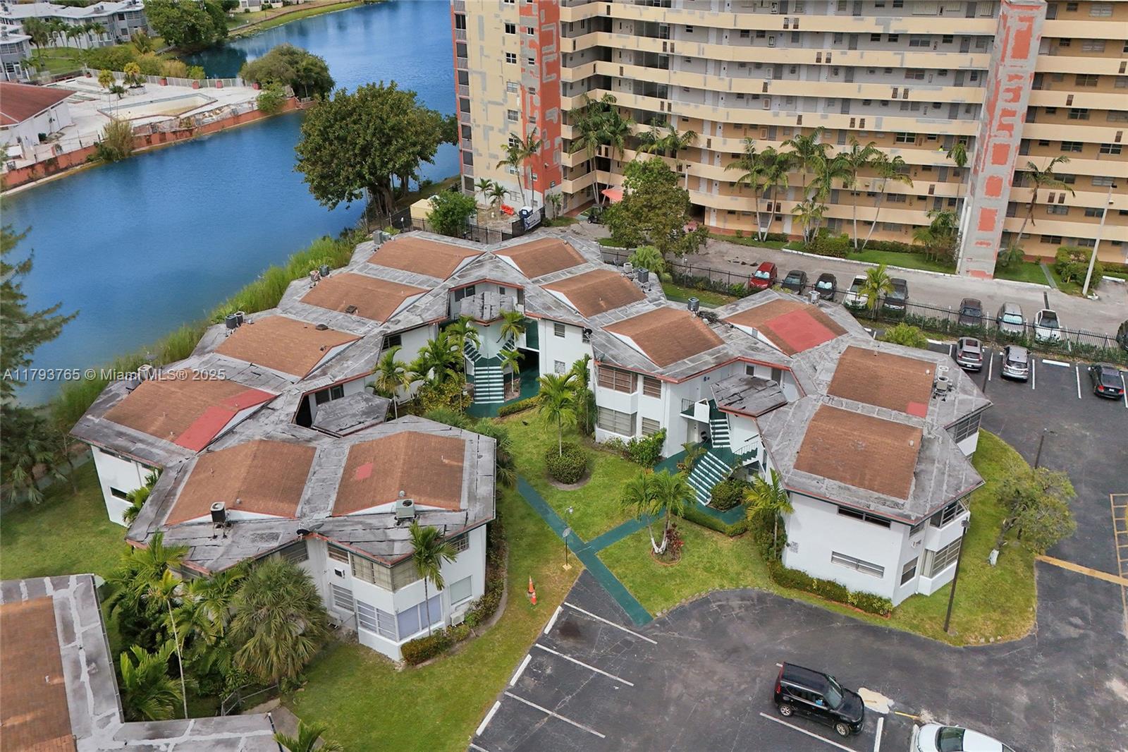 Sky Lake Gardens No 4 Con