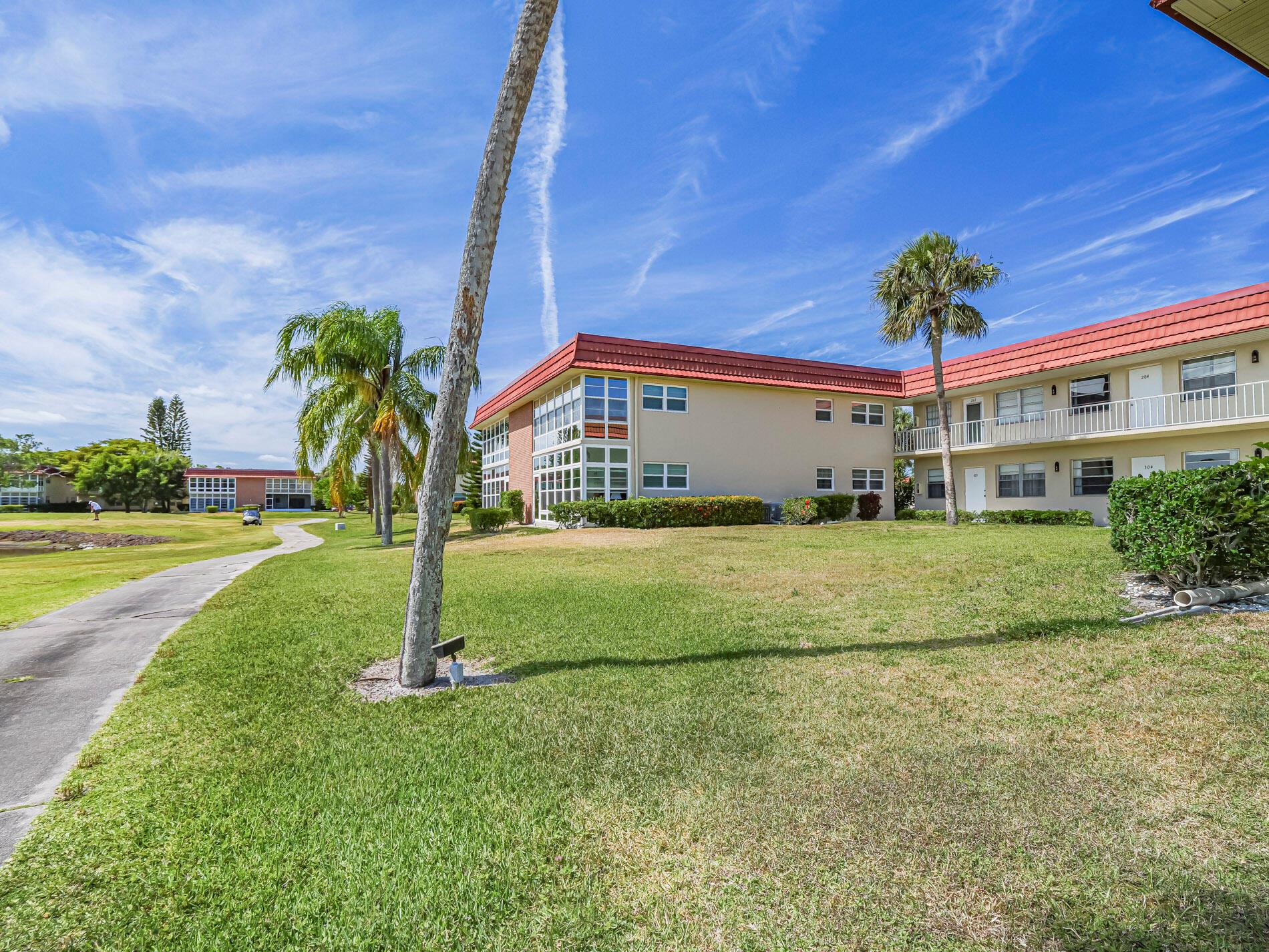 Homes for sale in Vero Beach, FL | 76 Royal Oak Dr #104, Vero Beach, FL 32962 | MLS# R11088000