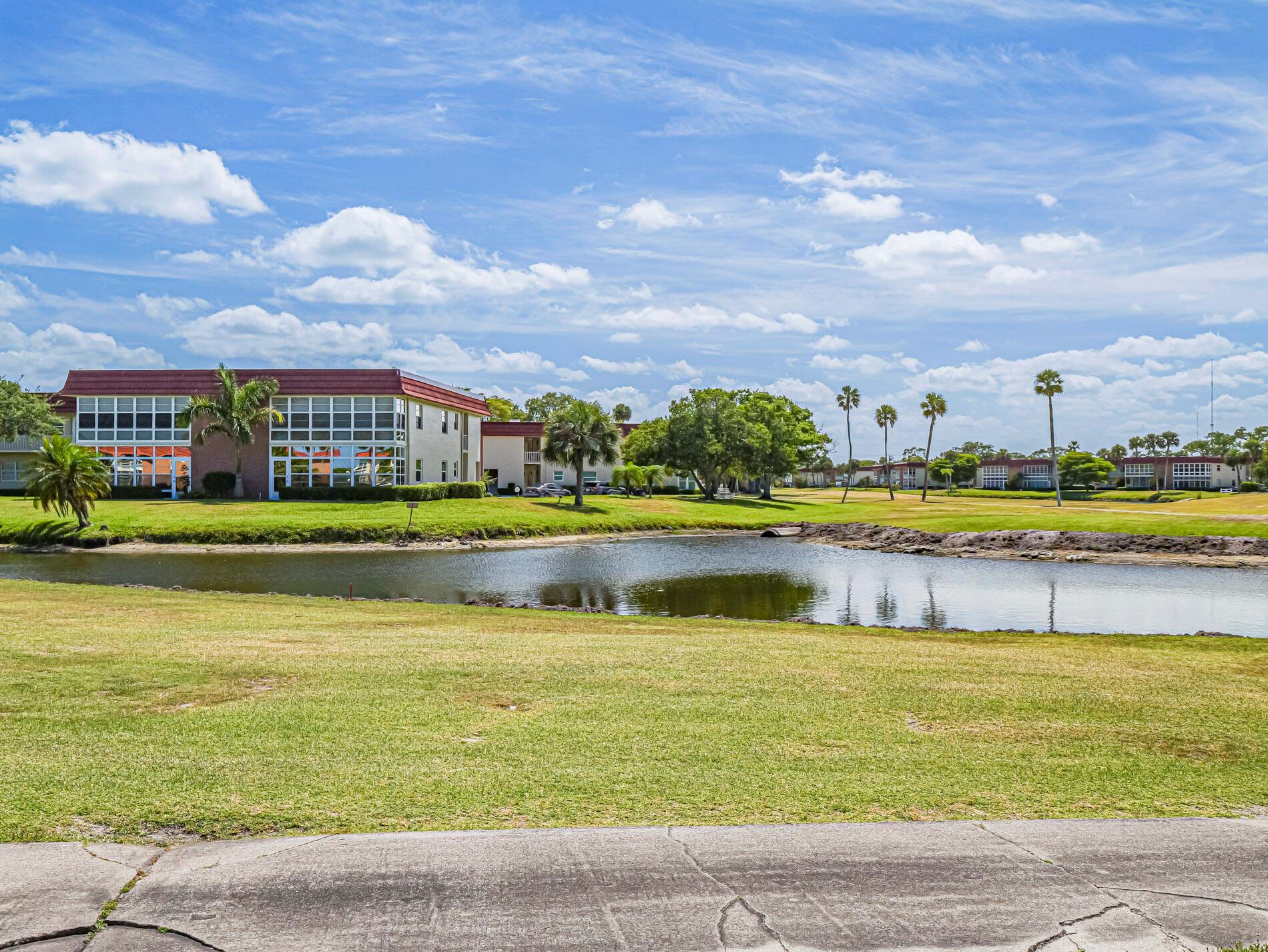 Homes for sale in Vero Beach, FL | 76 Royal Oak Dr #104, Vero Beach, FL 32962 | MLS# R11088000