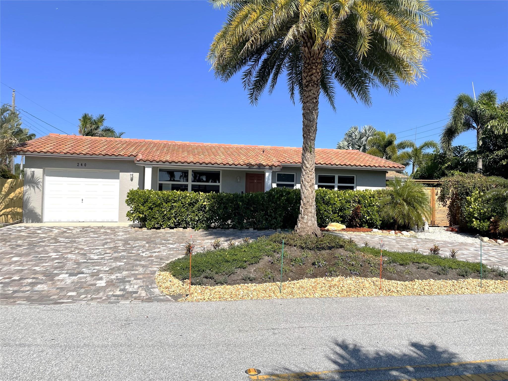 240 Se 15th Ave Pompano Beach FL 33060 | F10502350