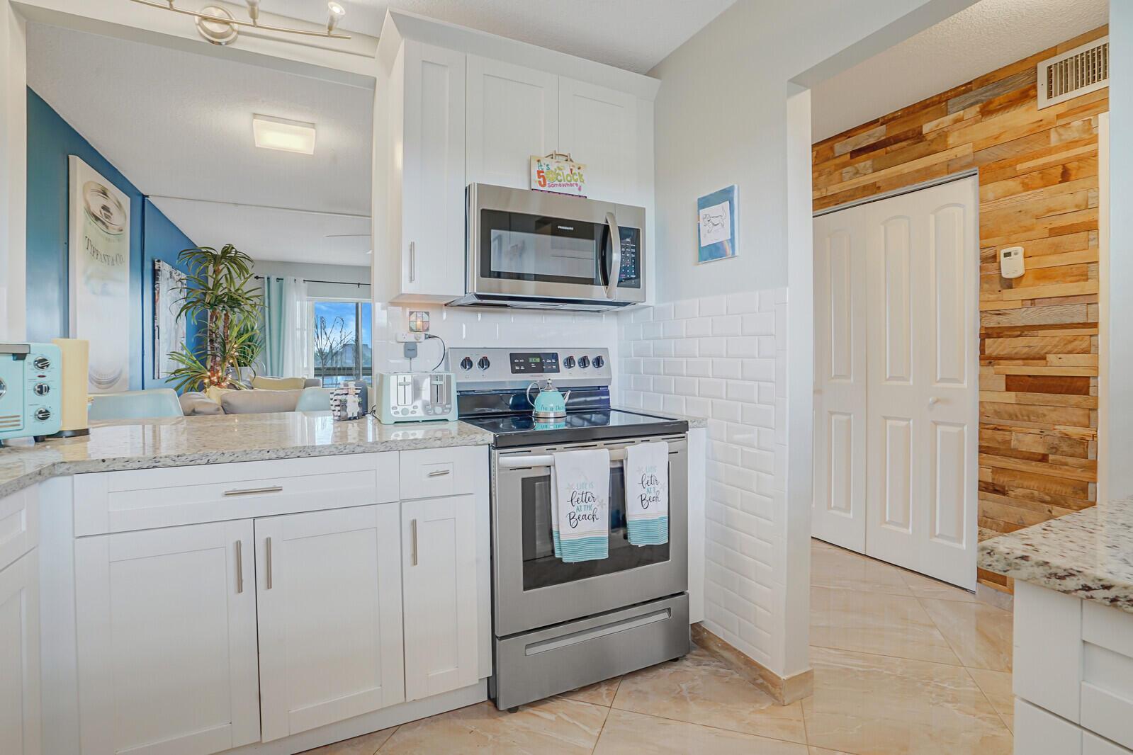 Homes for sale in Lake Worth, FL | 2724 N Garden Dr #302, Lake Worth, FL 33461 | MLS# R11088337