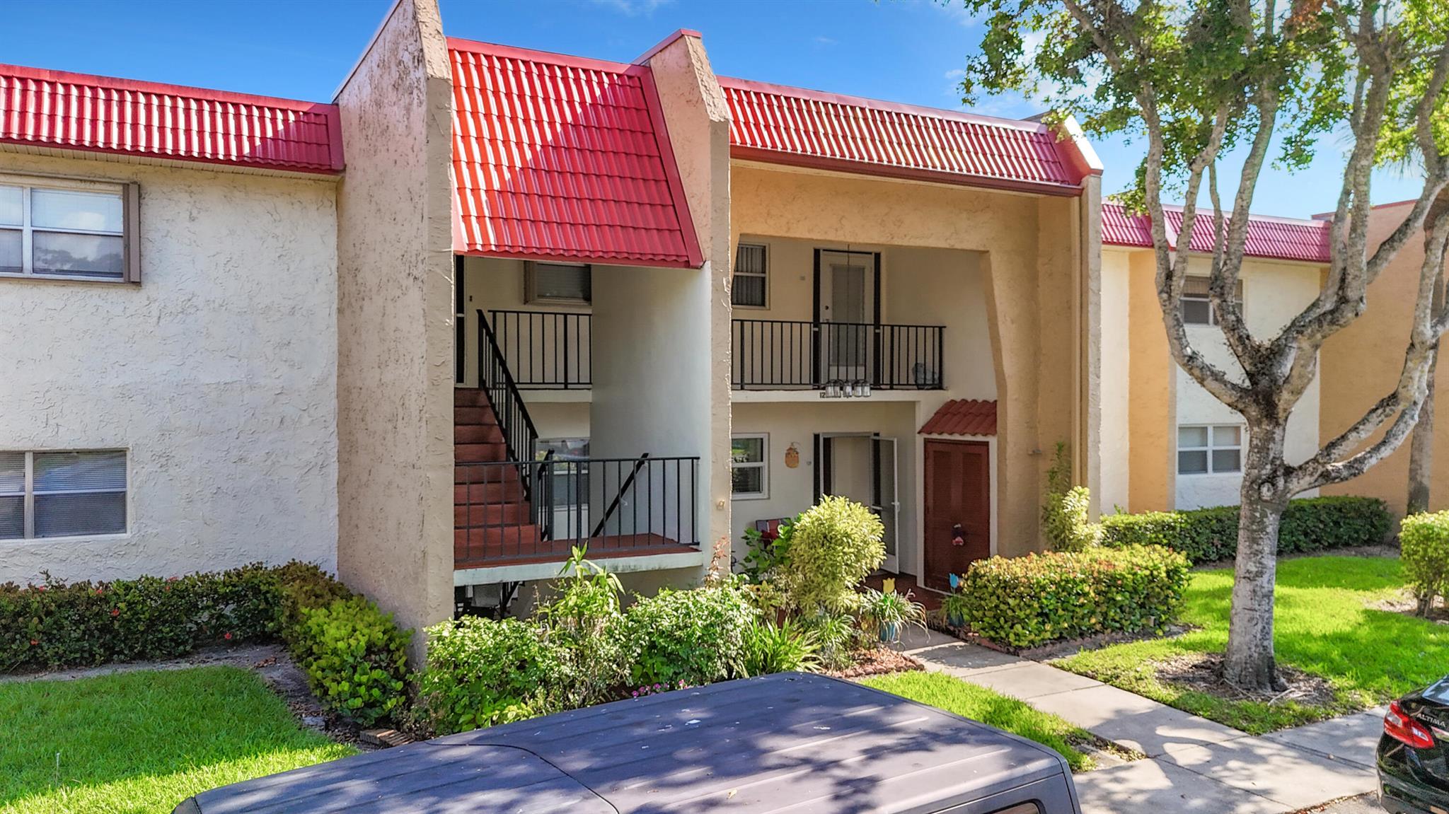 Golden Lakes Village Cond