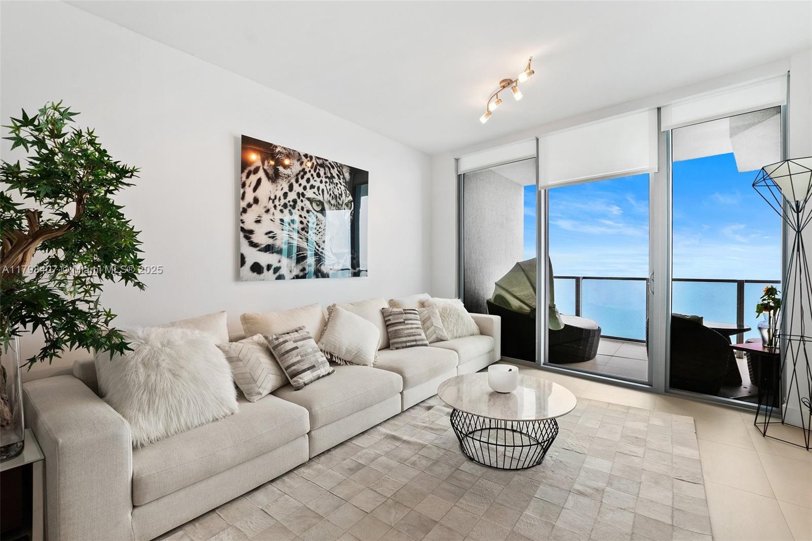 Condo for Sale in Miami, FL
