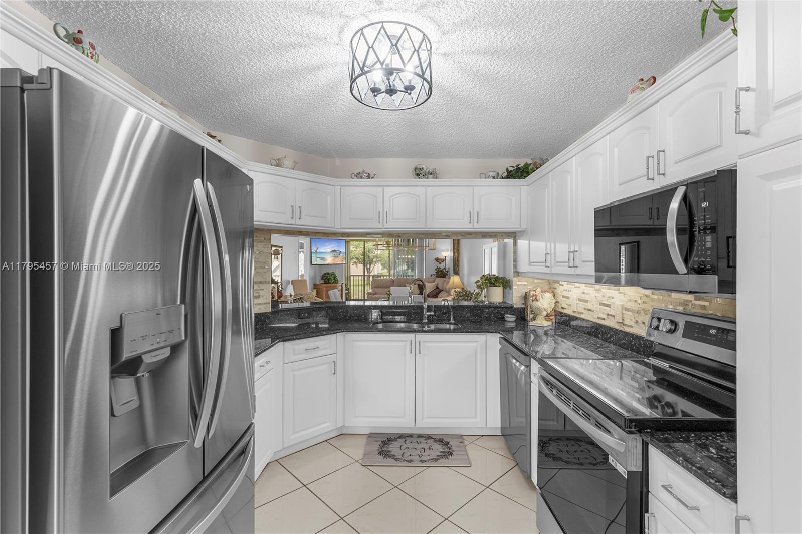 Sunrise Lakes 200 Condo