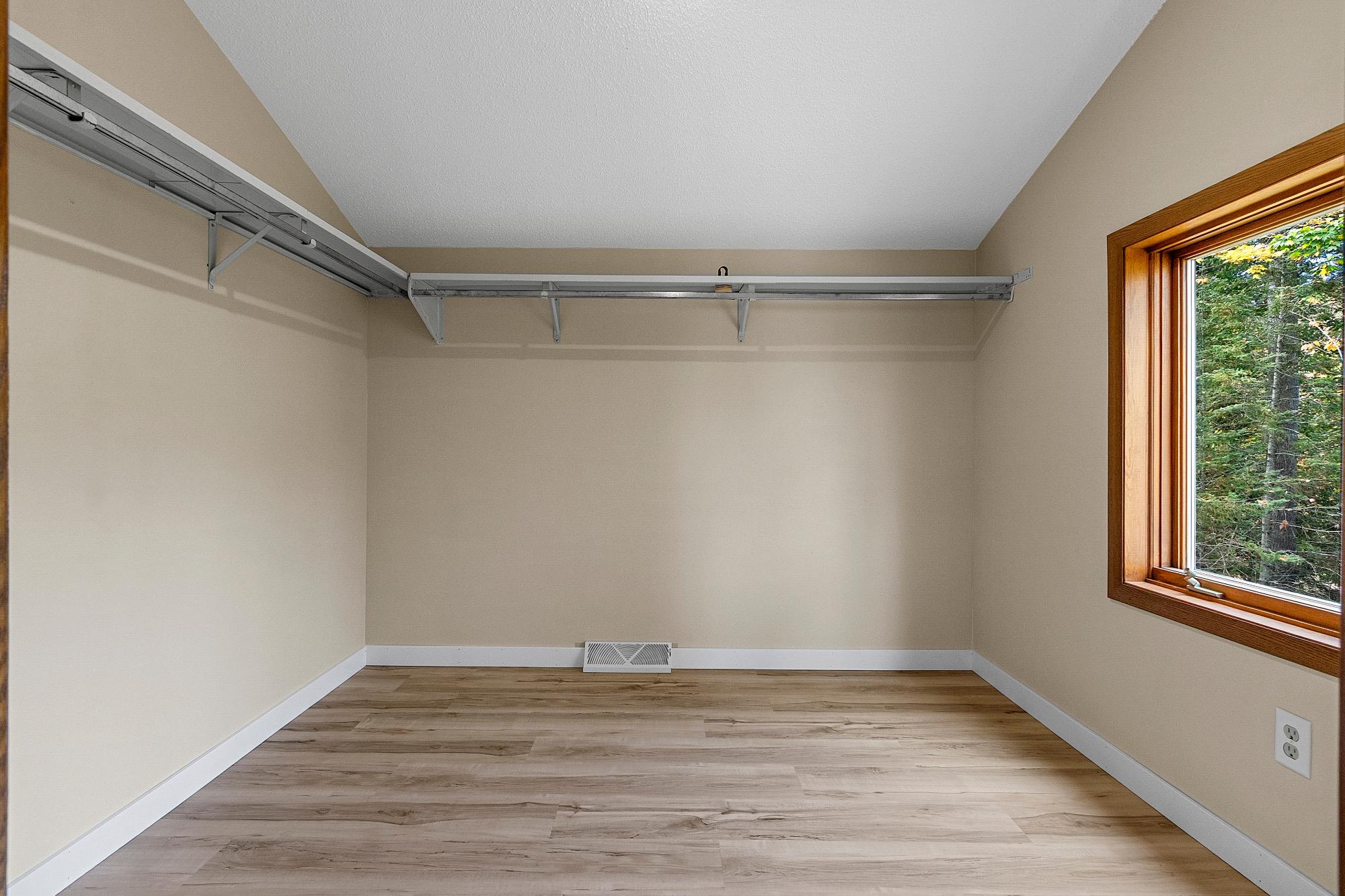 Silver Lake (C) Property 5600 Silver Lake Rd S Photo 31