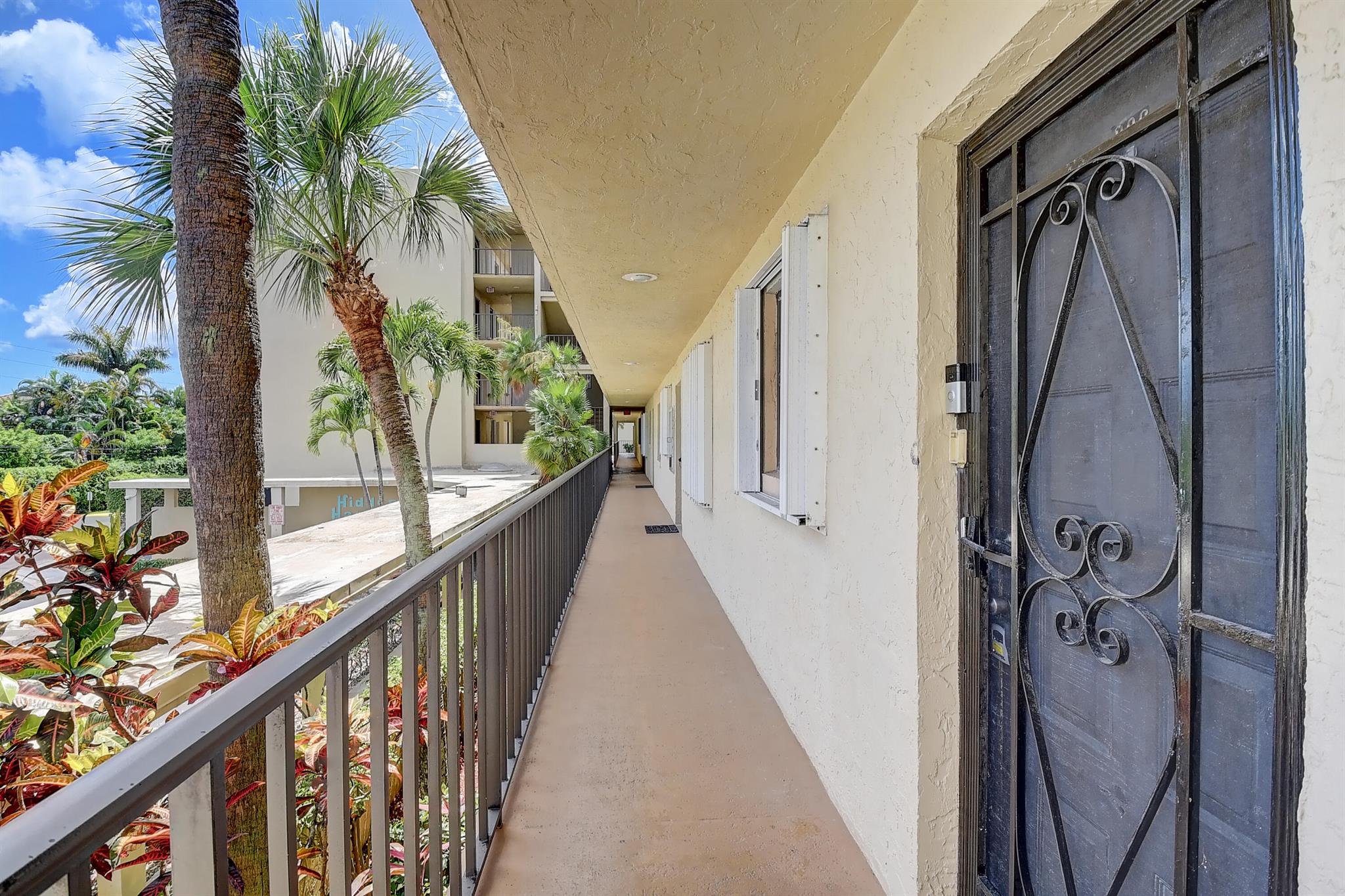 Homes for sale in Lantana, FL | 890 N Federal Hwy #206, Lantana, FL 33462 | MLS# R11088893