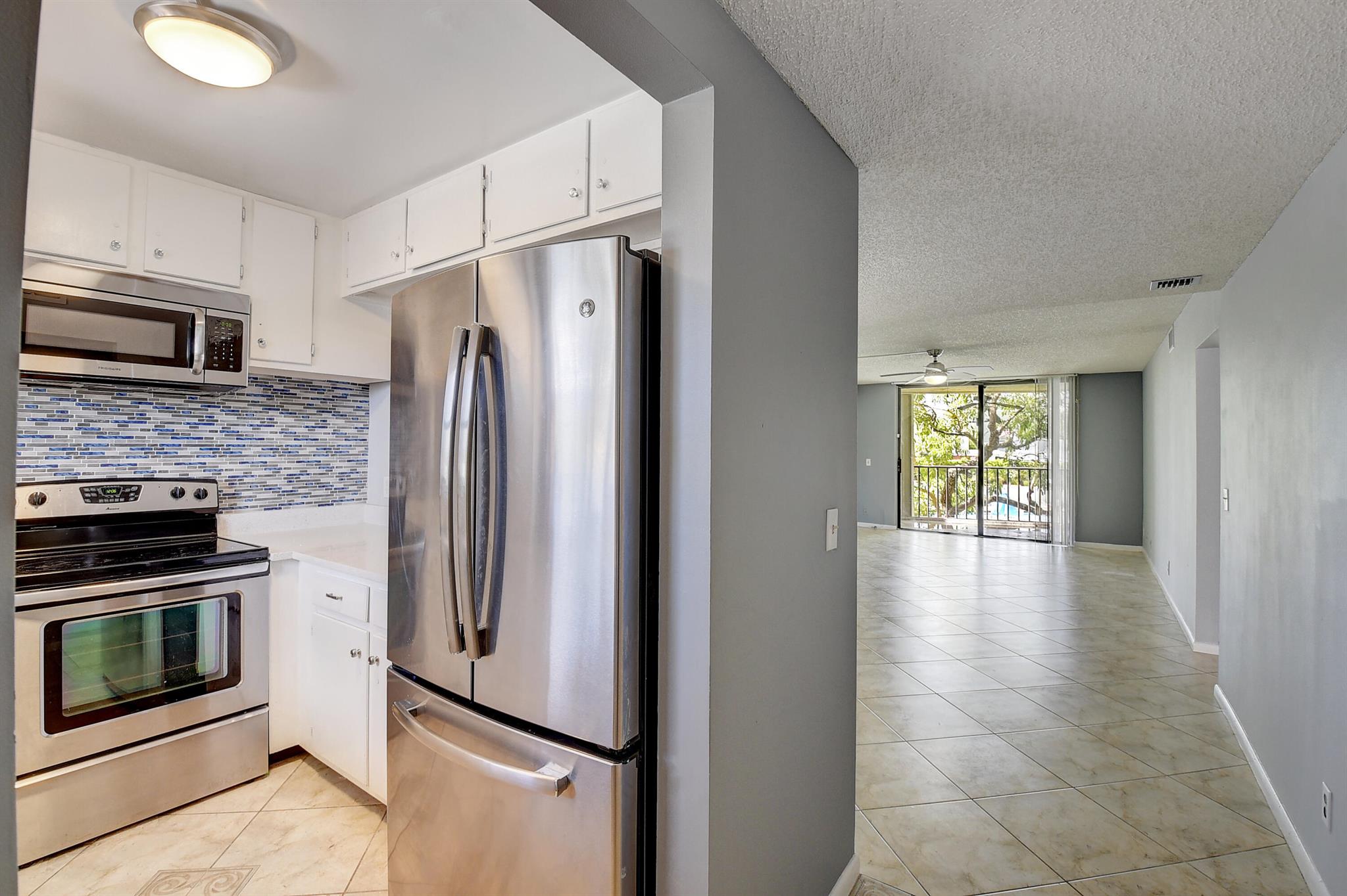 Homes for sale in Lantana, FL | 890 N Federal Hwy #206, Lantana, FL 33462 | MLS# R11088893