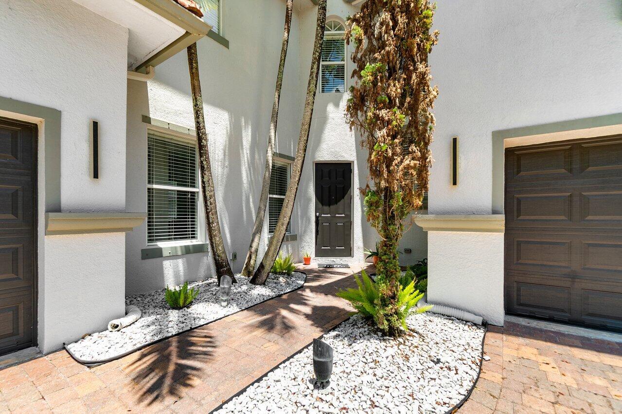 Homes for sale in West Palm Beach, FL | 682 Cresta Circle, West Palm Beach, FL 33413 | MLS# R11088927