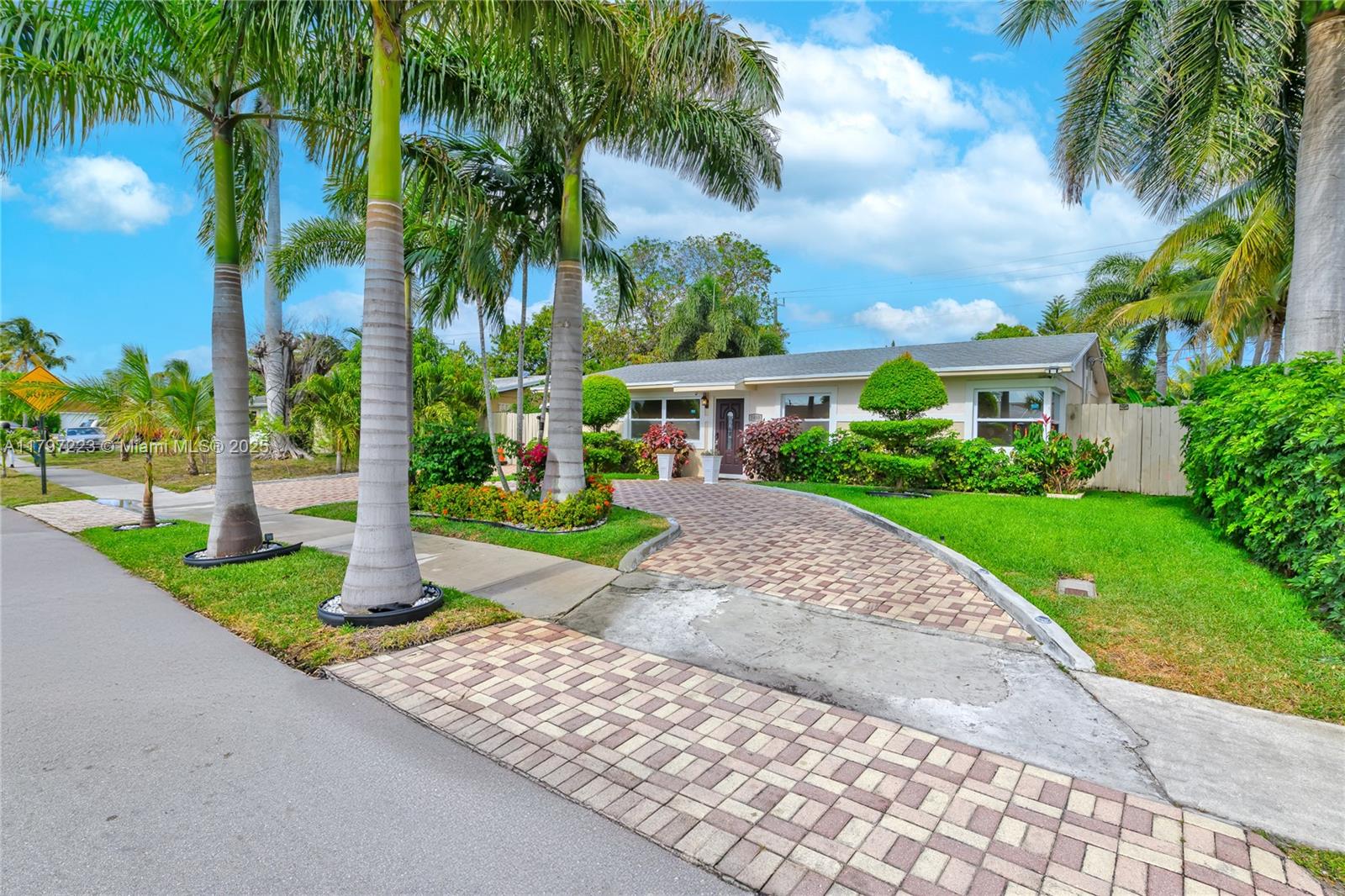 House for Sale in Deerfield Beach, FL