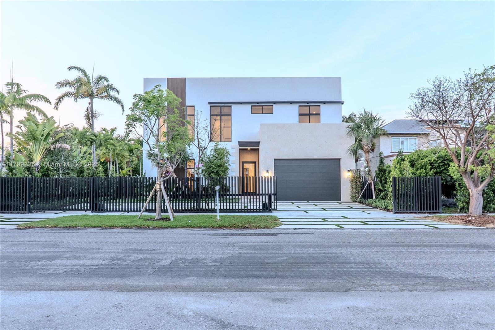 House for Sale in Miami, FL