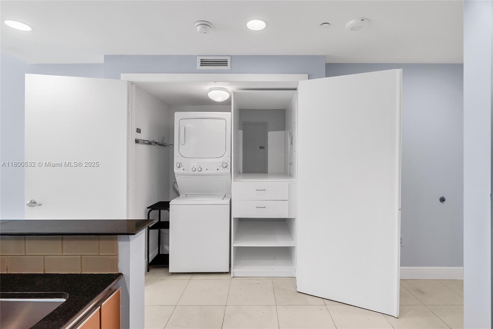 1060 Brickell Ave #1811, Miami FL 33131