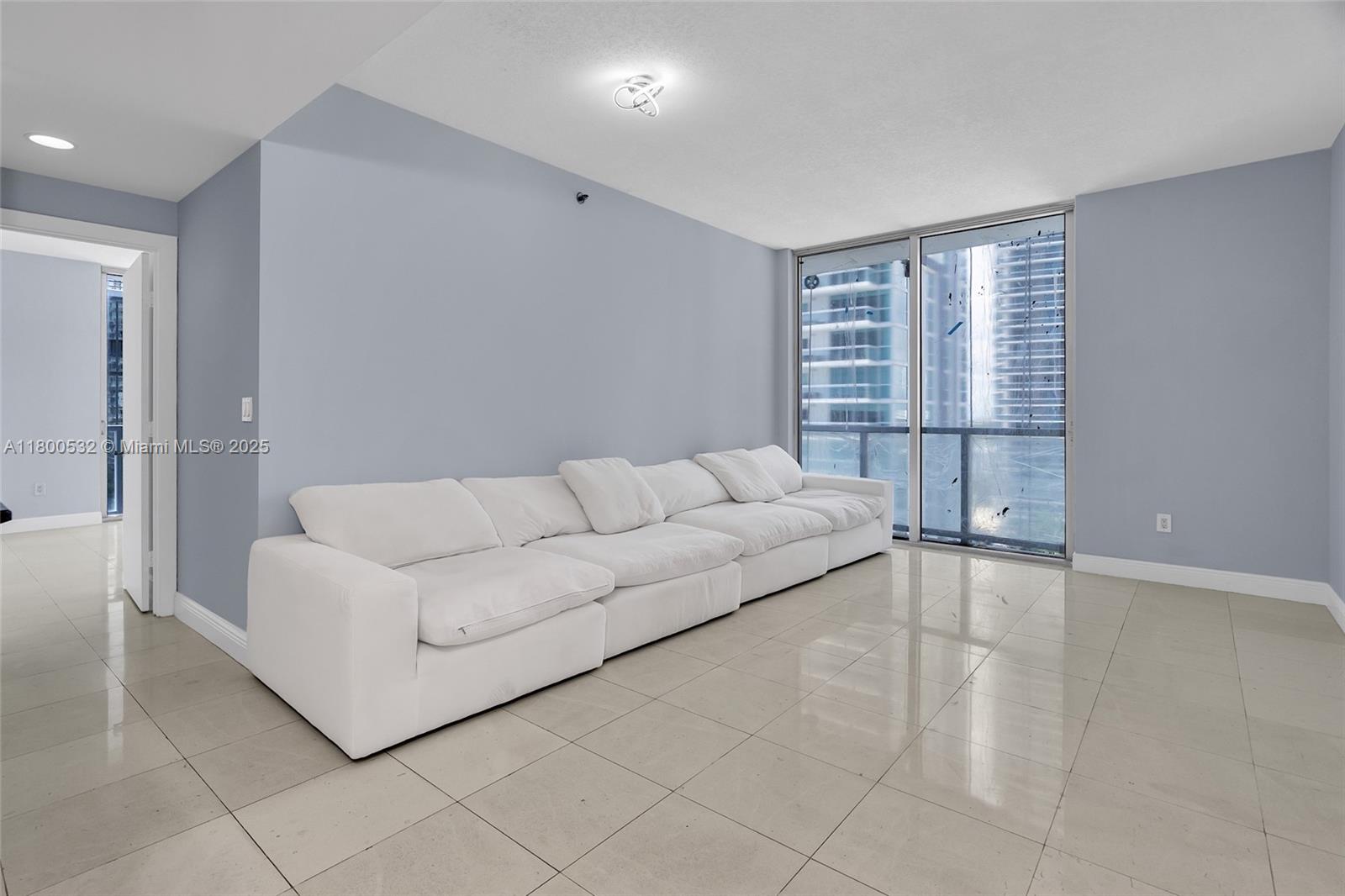 1060 Brickell Ave #1811, Miami FL 33131