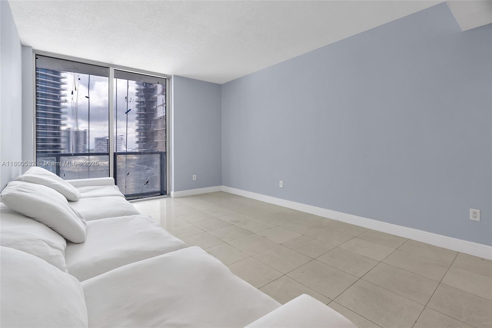 1060 Brickell Ave #1811, Miami FL 33131