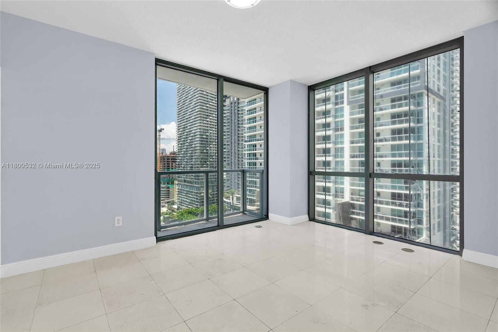 1060 Brickell Ave #1811, Miami FL 33131