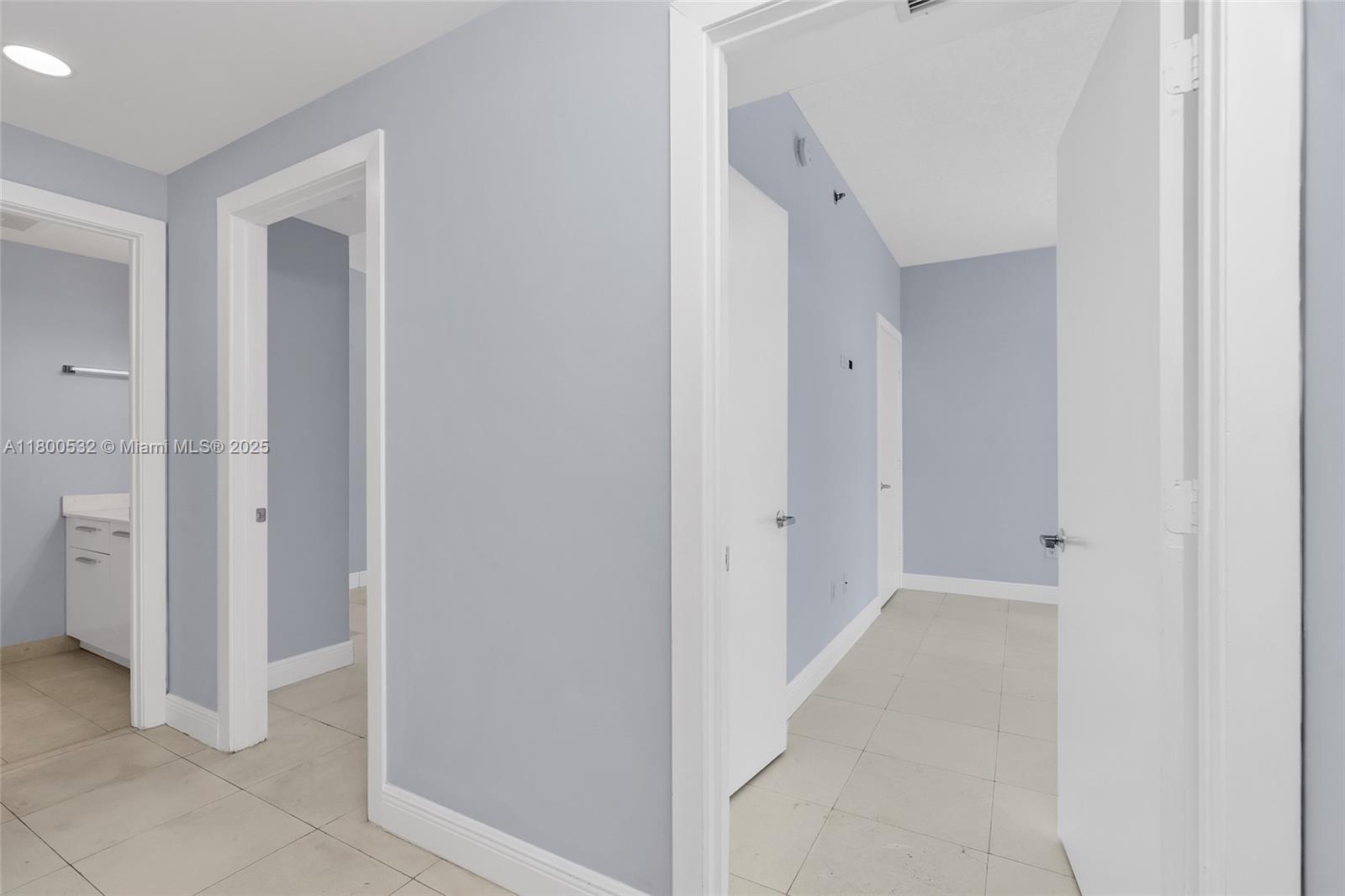 1060 Brickell Ave #1811, Miami FL 33131