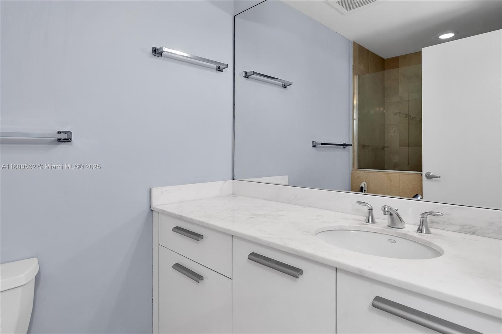1060 Brickell Ave #1811, Miami FL 33131