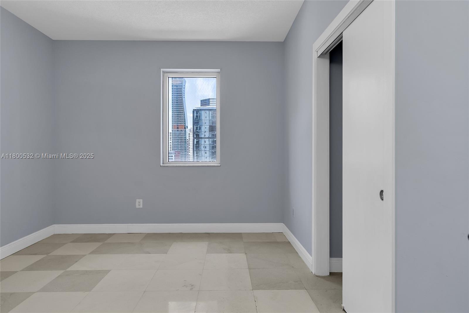 1060 Brickell Ave #1811, Miami FL 33131