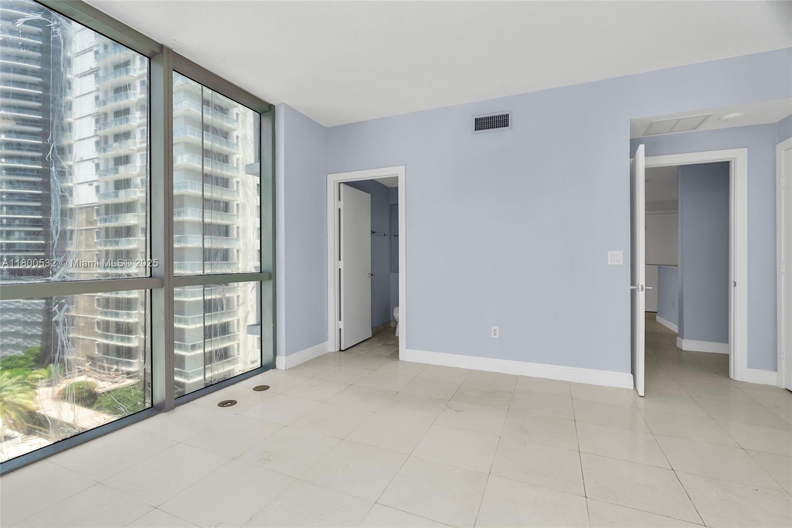 1060 Brickell Ave #1811, Miami FL 33131