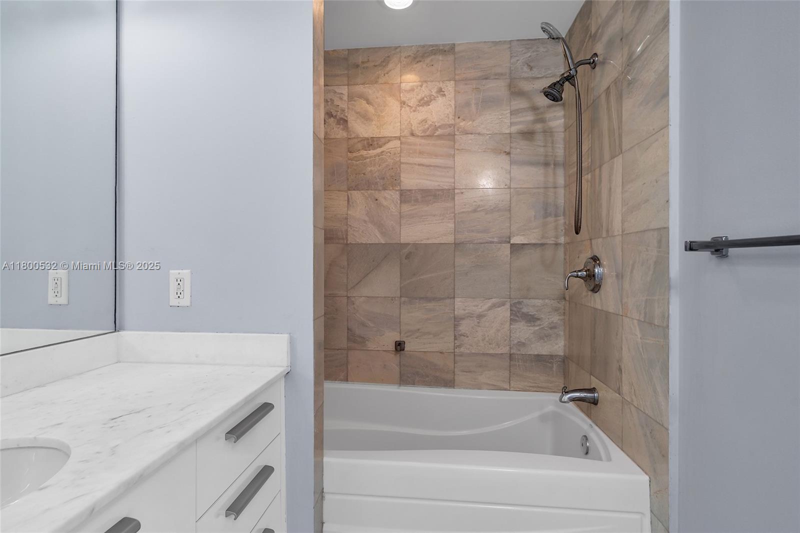 1060 Brickell Ave #1811, Miami FL 33131