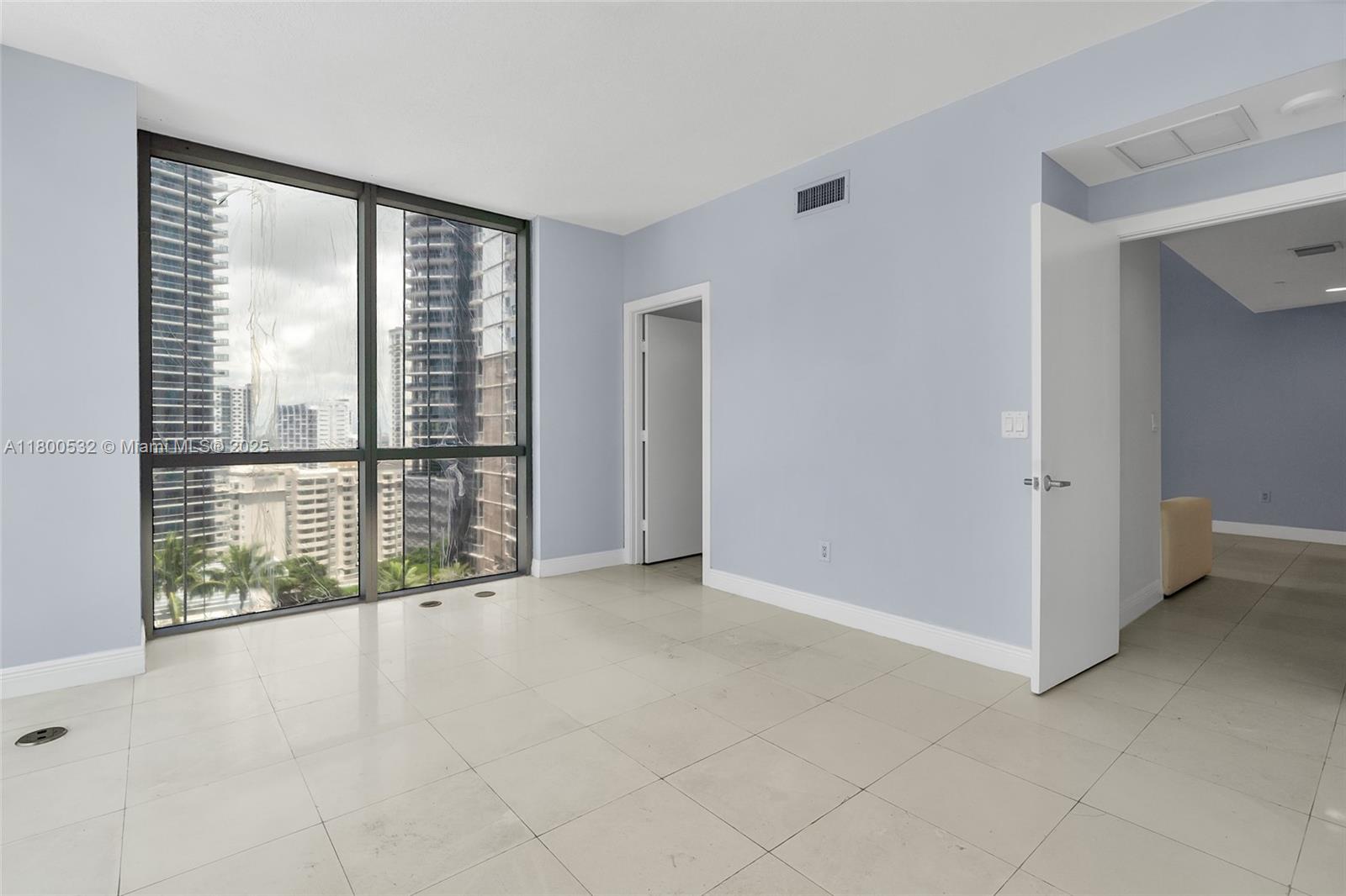 1060 Brickell Ave #1811, Miami FL 33131