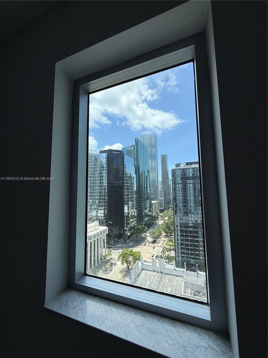 1060 Brickell Ave #1811, Miami FL 33131