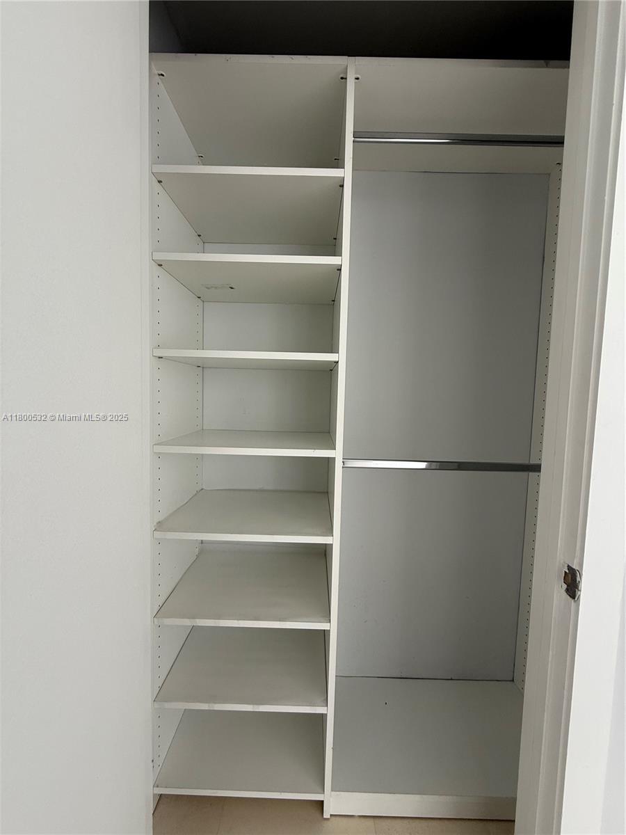 1060 Brickell Ave #1811, Miami FL 33131